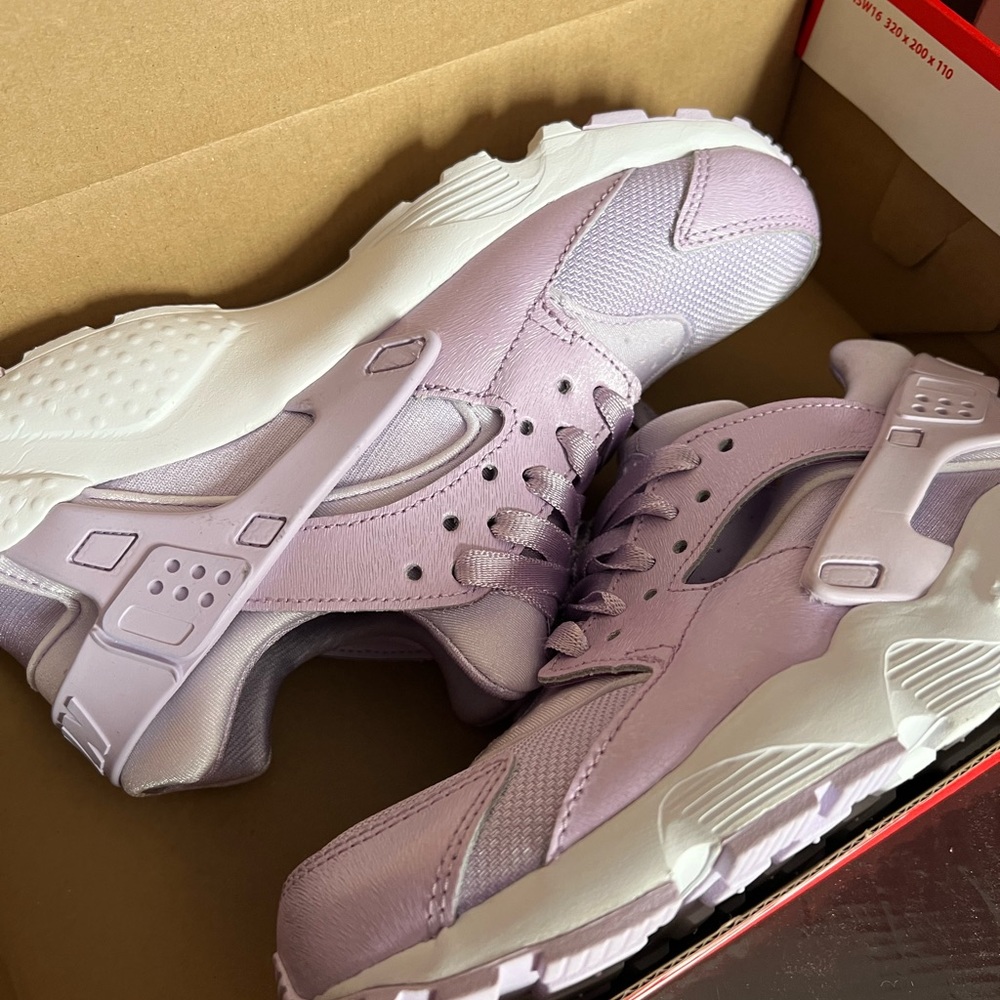 Nike Huarches Purple/White